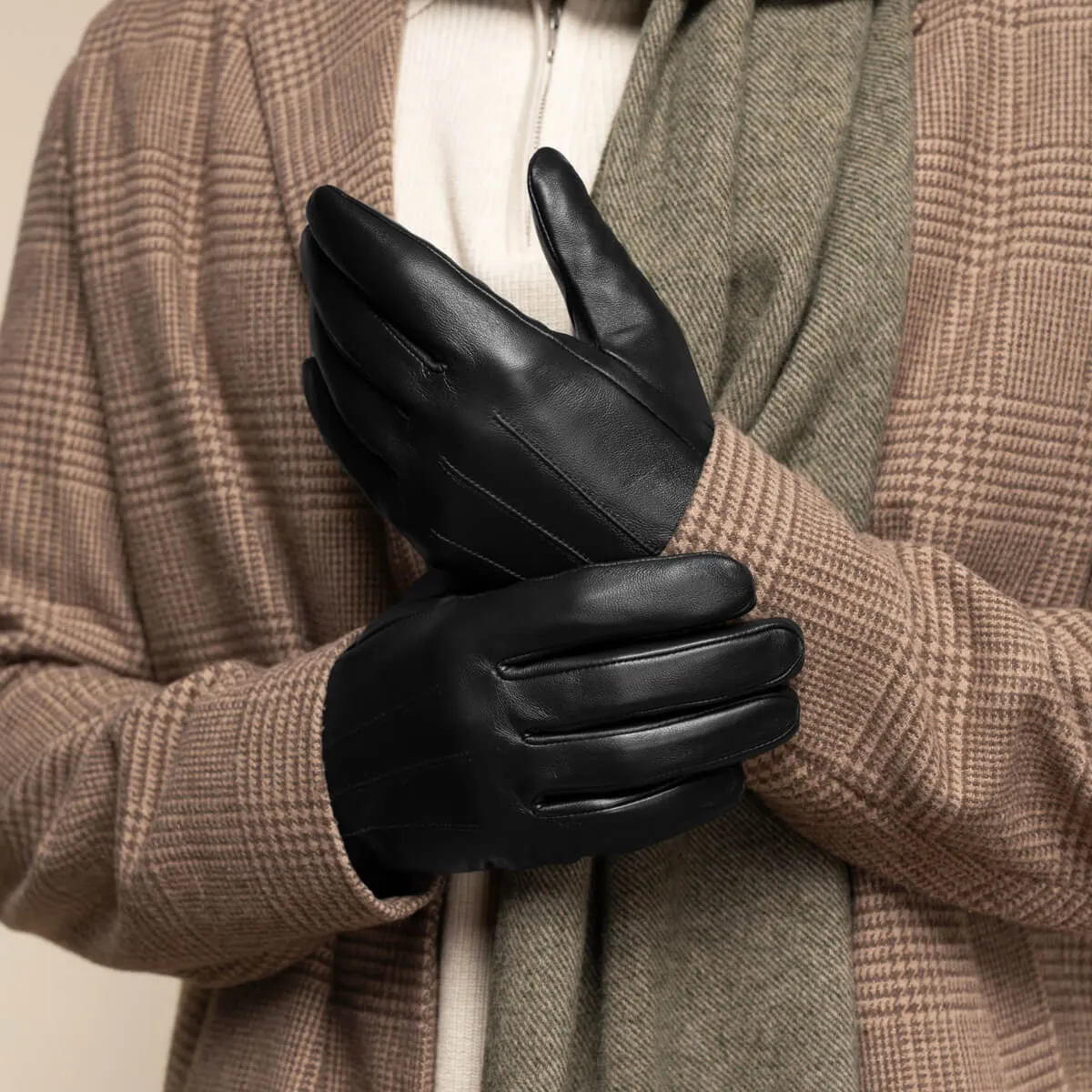 Jake (black) - sheepskin gloves with warm fleece lining & touchscreen feature